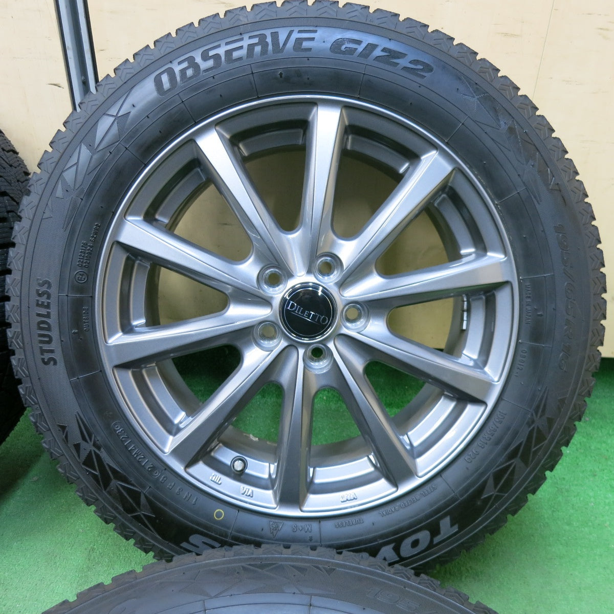 [送料無料] 超バリ溝！23年！キレイ！ほぼ10分★ライズ ロッキー 等 195/65R16 スタッドレス トーヨー オブザーブ GIZ2 DILETTO ディレット 16インチ PCD100/5H★4120408SYス