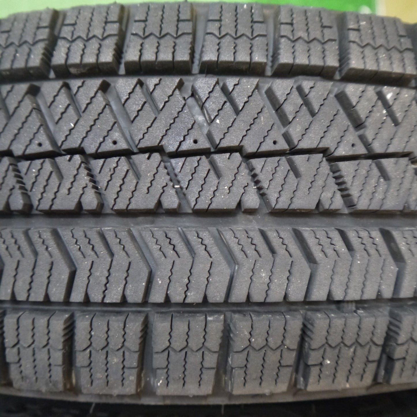 バリ溝！24年！9.5分★スタッドレス 165/70R14 ブリヂストン ブリザック VRX2 タイヤ 14インチ ヴィッツ マーチ ノート キューブ 等★5120905Hスタ