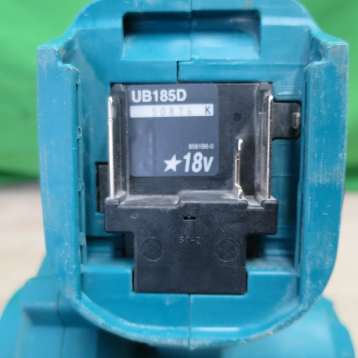 [送料無料] キレイ☆マキタ 充電式 ブロワ 18V UB185D 本体のみ 送風 集塵 電動 工具 ②☆