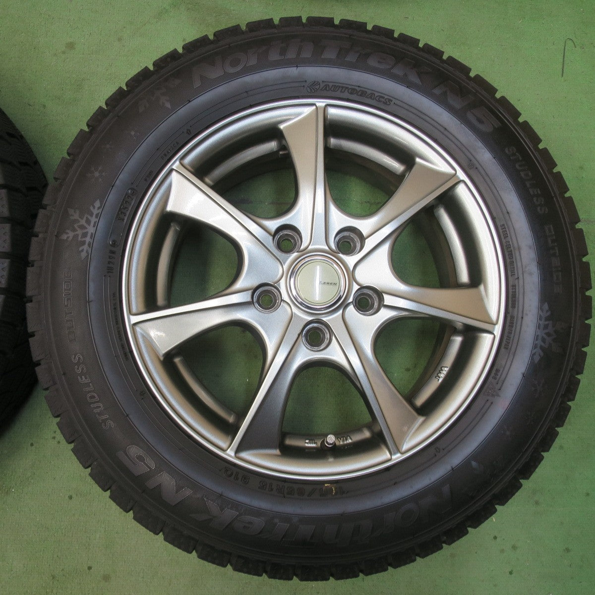 バリ溝！22年！キレイ！9分★スタッドレス 195/65R15 オートバックス ノーストレック N5 LEBEN レーベン 15インチ PCD114.3/5H★6020508イス