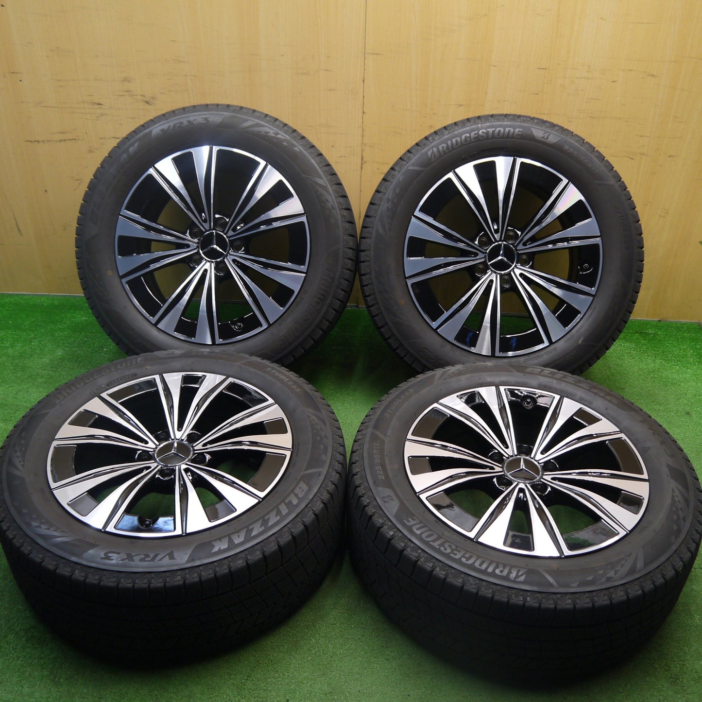 [送料無料] バリ溝！22年！キレイ！9.5分★ベンツ W206 Cクラス 純正 225/55R17 スタッドレス ブリヂストン ブリザック VRX3 17インチ PCD112/5H★5032511Hス
