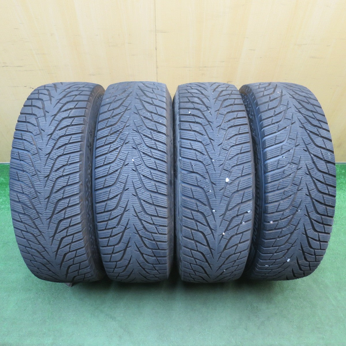 バリ溝！24年！9.5分以上★スタッドレス 225/65R17 ハンコック ウインター アイセプト IZ3X JOKER ジョーカー 17インチ PCD114.3/5H★6051507NJス