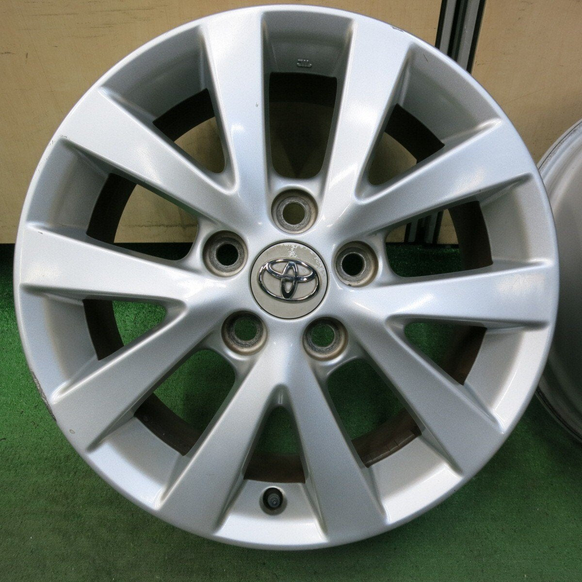 4本価格★トヨタ アイシス 純正 ホイール 16インチ 16×6.5J PCD114.3/5H★5011504SYホ