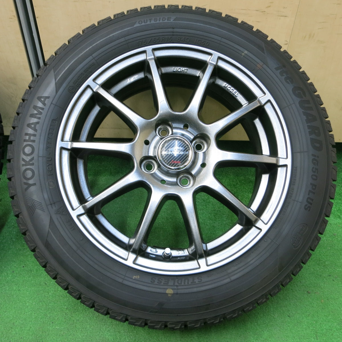 *送料無料* 超バリ溝！キレイ！ほぼ10分★スタッドレス 175/65R15 ヨコハマ アイスガード iG50 プラス SCHNEIDER ATECH シュナイダー PCD100/4H★4053103イス