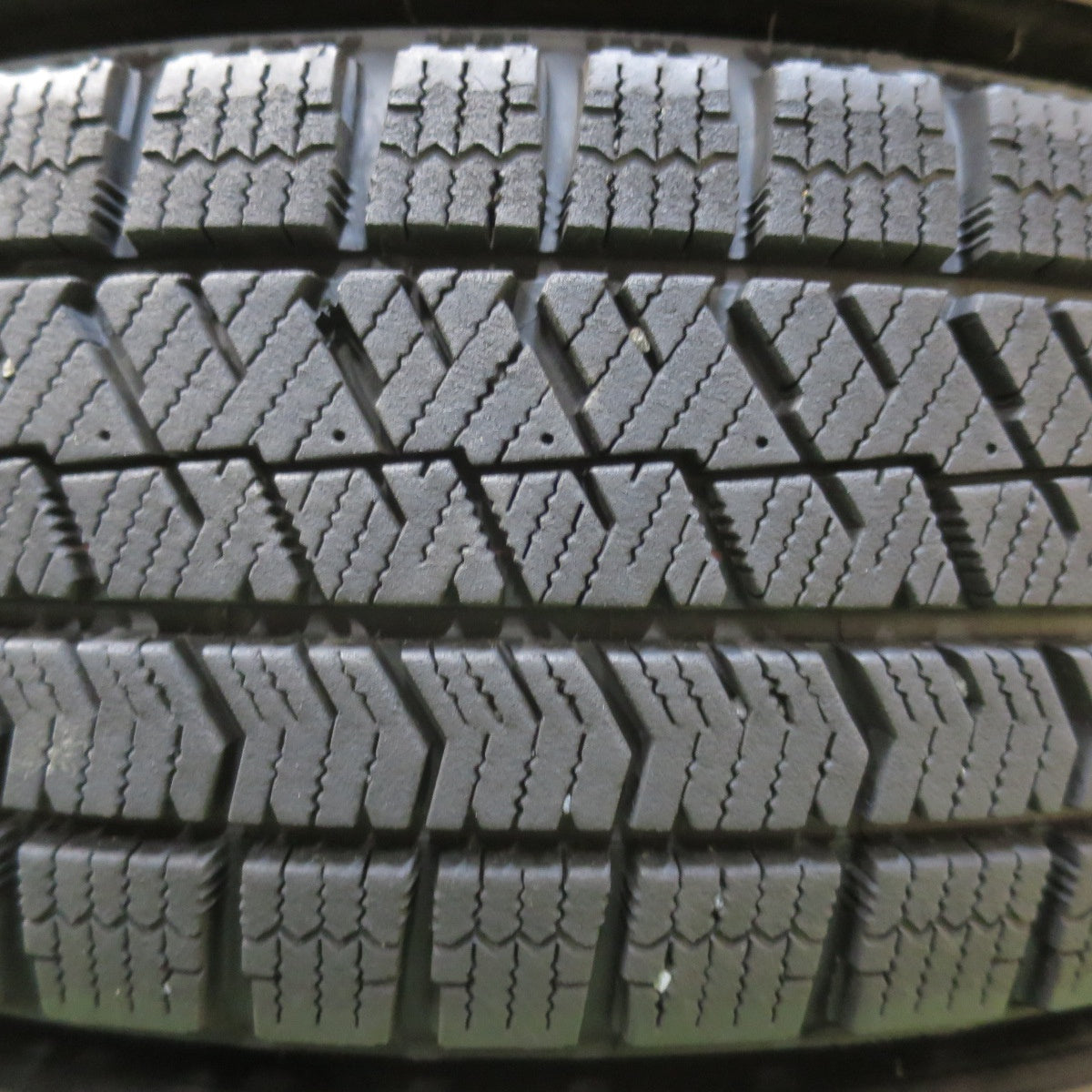 バリ溝！8.5分★スタッドレス 155/65R14 ブリヂストン ブリザック VRX2 Exceeder エクシーダー 14インチ PCD100/4H★5123109イス