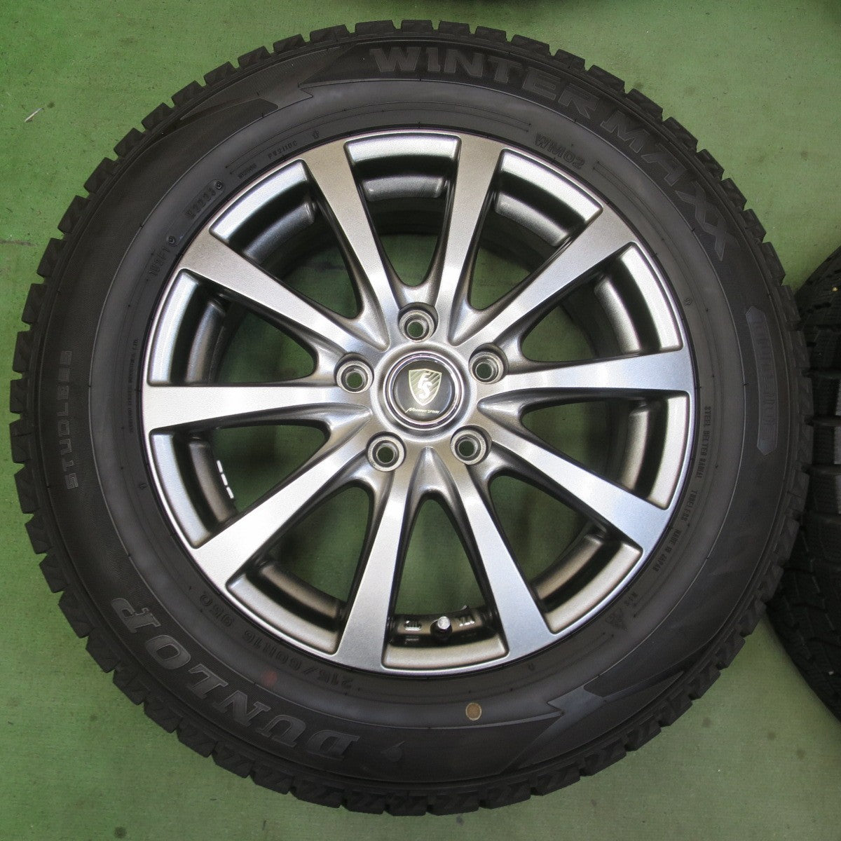 バリ溝！23年！キレイ！9.5分★スタッドレス 215/60R16 ダンロップ ウインターマックス WM02 MANARAY SPORT マナレイ スポーツ 16インチ PCD114.3/5H★6052605イス