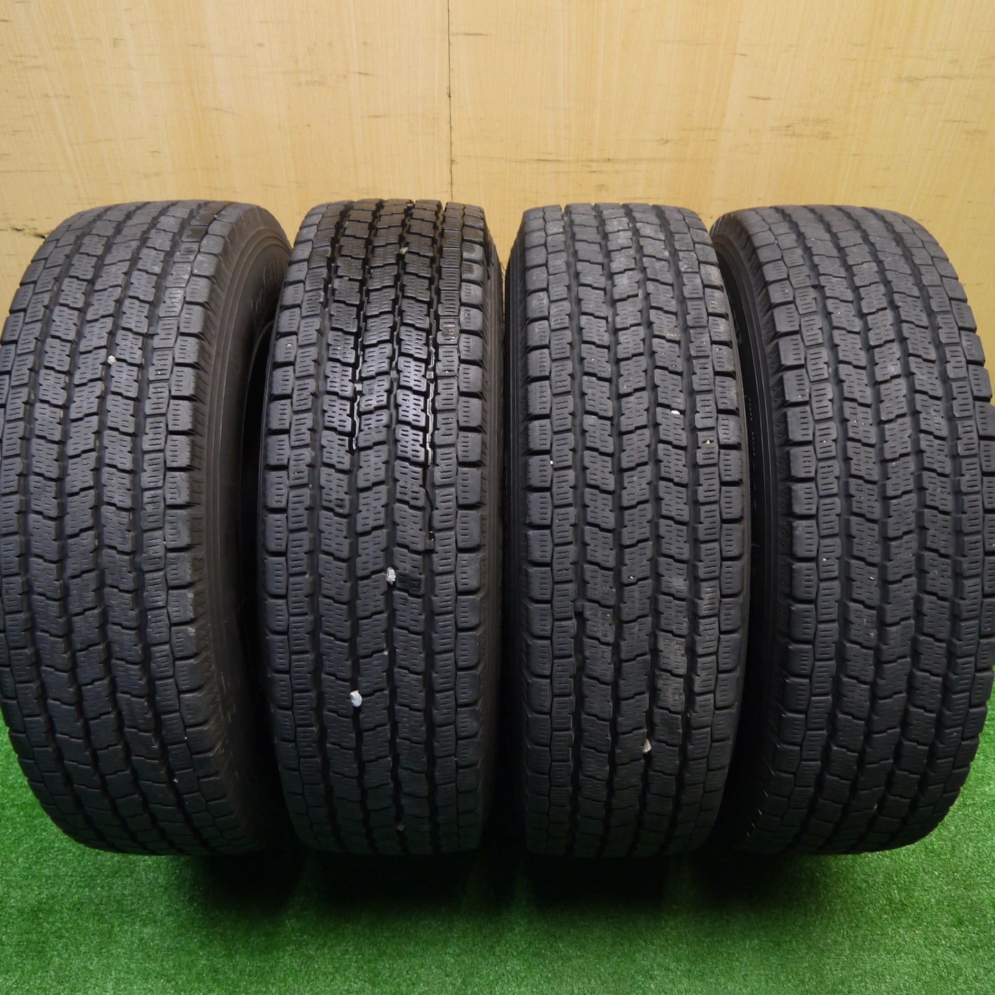 バリ溝！21年！キレイ！9.5分★ハイエース 等 205/70R16 111/109L スタッドレス ヨコハマ アイスガード iG91 flexdream カバー フレックスドリーム PCD139.7/6H★5101705Hス