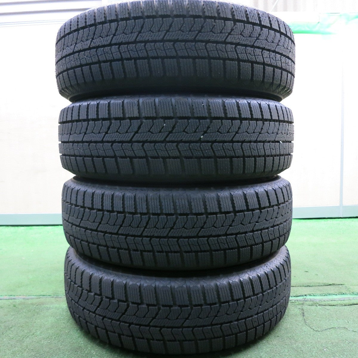 *送料無料* ほぼ未使用！23年！キレイ★トヨタ アクア 純正 スチール 175/65R15 スタッドレス トーヨー オブザーブ GIZ2 15インチ PCD100/4H★4060201HAス