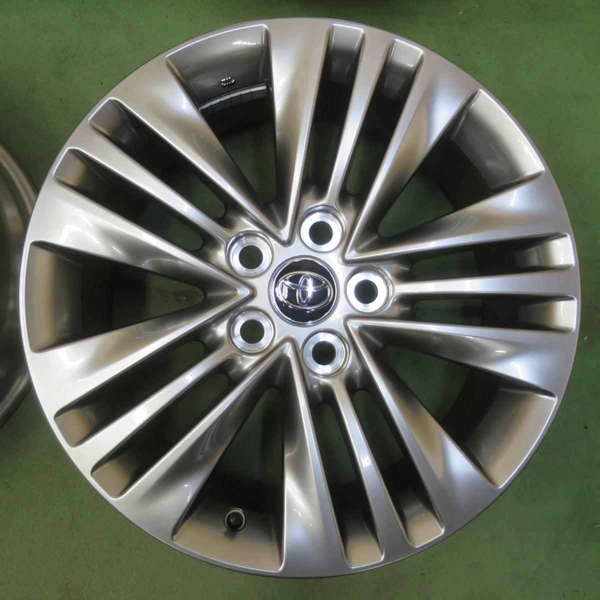 新車外し★トヨタ 40系 アルファード Zグレード 純正 ホイール 18インチ 18×7J PCD120/5H★6062413イホ