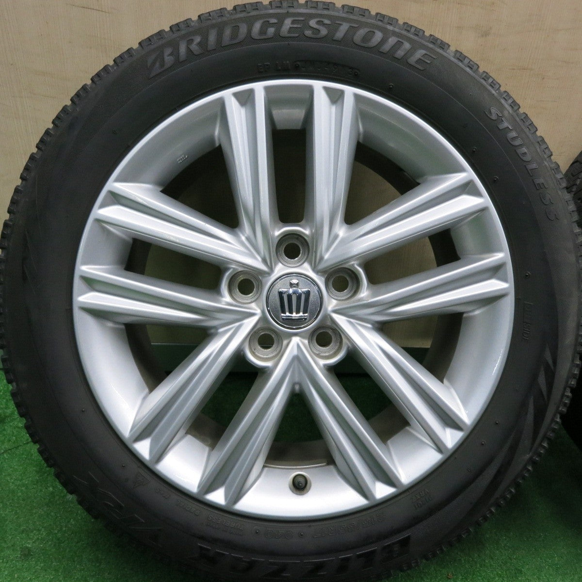 4本価格★トヨタ 210系 クラウン 純正 215/55R17 スタッドレス ブリヂストン VRX 17インチ PCD114.3/5H★4123004HAス