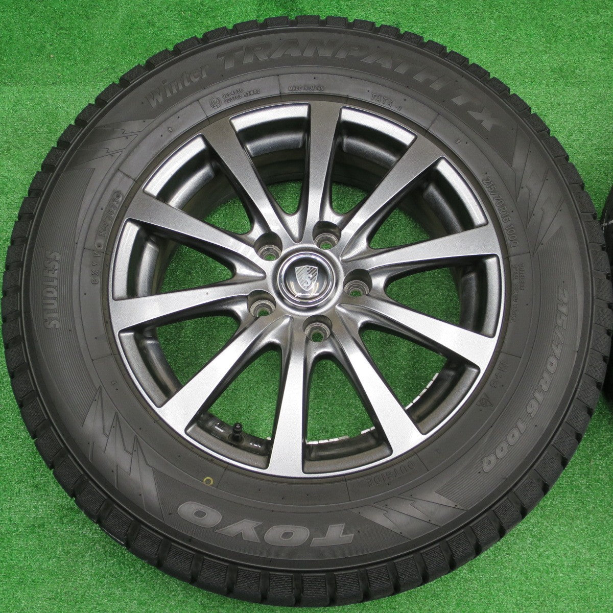 バリ溝！23年！キレイ！9.5分★スタッドレス 215/70R16 トーヨー ウインター トランパス TX MANARAY SPORT マナレイ スポーツ 16インチ PCD114.3/5H★5121003NKス