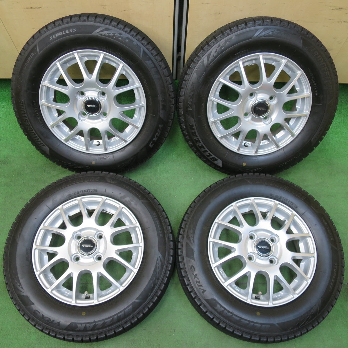 [送料無料] バリ溝！22年！キレイ！ほぼ10分★スタッドレス 145/80R13 ブリヂストン ブリザック VRX3 TOPRUN トップラン 13インチ PCD100/4H★5012505イス