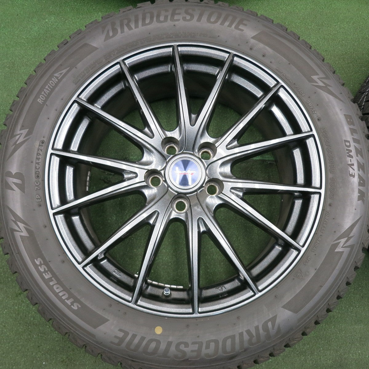 *送料無料* バリ溝！21年！9分★スタッドレス 235/55R18 ブリヂストン ブリザック DM-V3 VELVA SPORTZ ヴェルヴァ PCD114.3/5H★4042705HAス