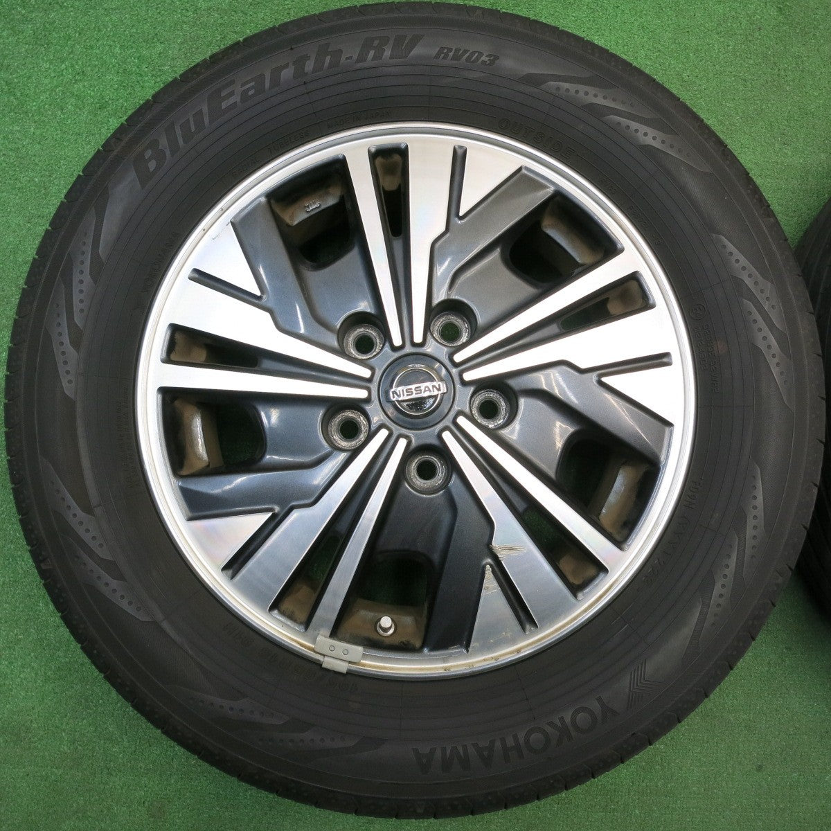 バリ溝！23年！9.5分★日産 C27 セレナ e-POWER 純正 195/65R15 ヨコハマ BluEarth-RV RV03 ブルーアース 15インチ PCD114.3/5H★6010502AKノ