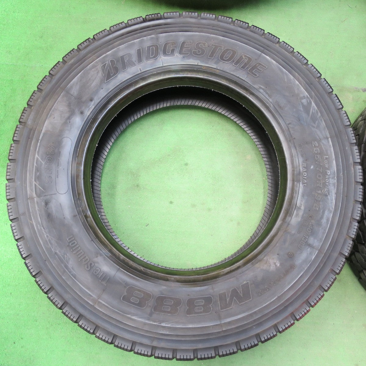 [送料無料] バリ溝！22年！9分★トラック タイヤ 265/70R19.5 140/138J ブリヂストン M888 ミックス オールシーズン 19.5インチ★5021406イスタ