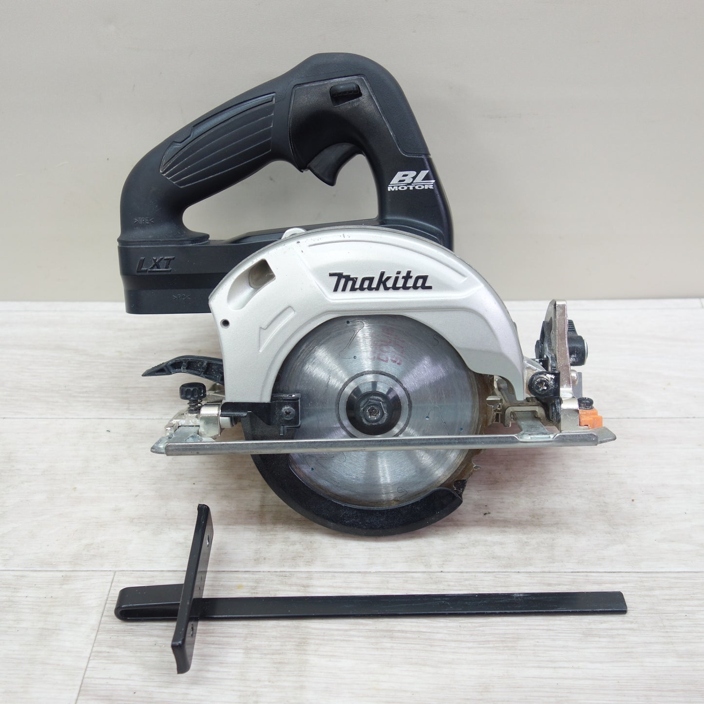 [送料無料] ☆マキタ 125mm 18V 充電式 マルノコ HS471D 本体のみ 丸ノコ 丸のこ 丸鋸 電動 工具☆