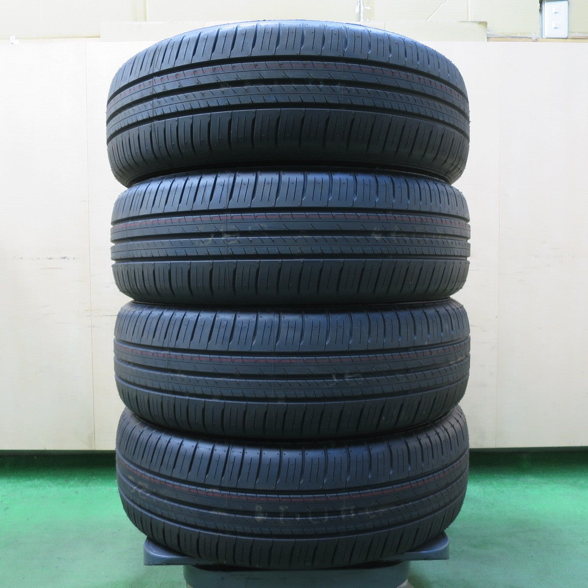 新車外し！25年★195/65R15 ダンロップ エナセーブ EC300+ タイヤ 15インチ プリウス エスクァイア ノア ヴォクシー セレナ 等★5051705イノタ