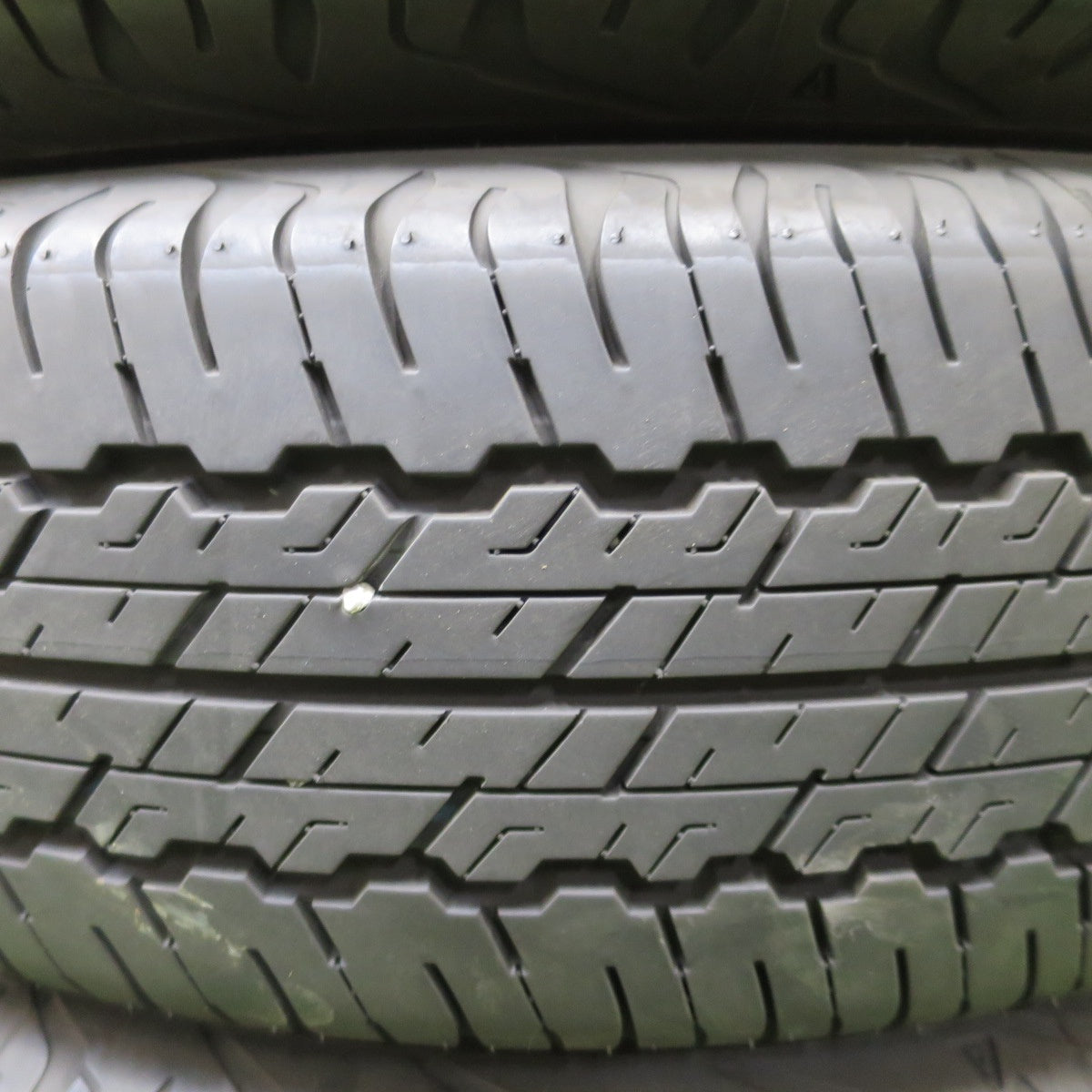 バリ溝！25年！8.5分★195/80R15 ダンロップ AT20 グラントレック 15インチ タイヤ ジムニーシエラ ジムニーノマド 等★6042001NGノタ