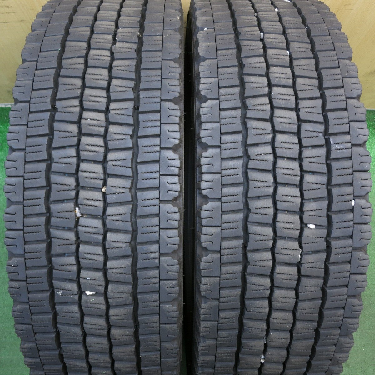 2本価格！25年◎トラック タイヤ 245/70R19.5 136/134J スタッドレス ダンロップ デクテス SP081 19.5インチ◎6090202KKスタ