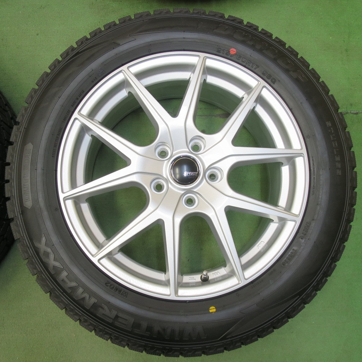 未使用！23年★スタッドレス 215/60R17 ダンロップ ウインターマックス WM02 SPORT DAISY スポルト デイジー 17インチ PCD114.3/5H★5112409イス