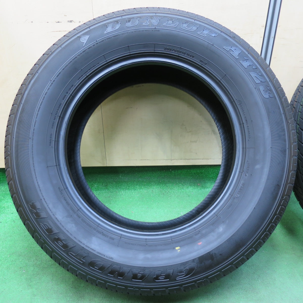 [送料無料] 新車外し！24年★265/65R18 ダンロップ AT23 グラントレック タイヤ 18インチ ランクル 300 等★4120908イノタ