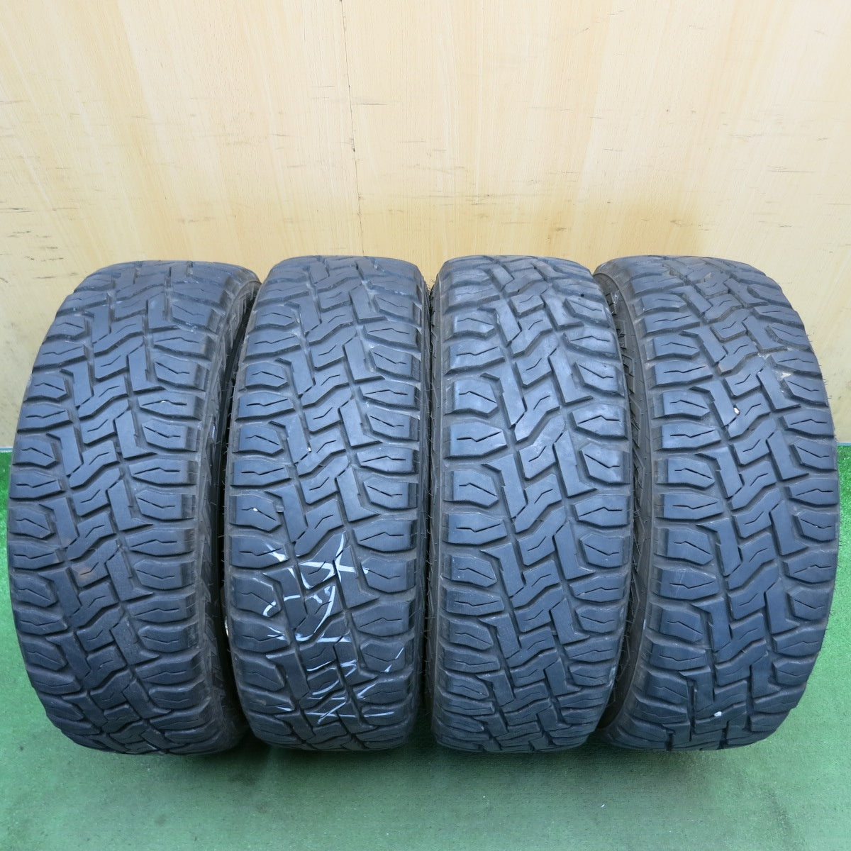 バリ溝！9.5分◎215/65R16 109/107Q 8PR トーヨー オープンカントリー R/T ホワイトレター SEIN SS ザイン 16インチ PCD114.3/5H◎6081312HAノ