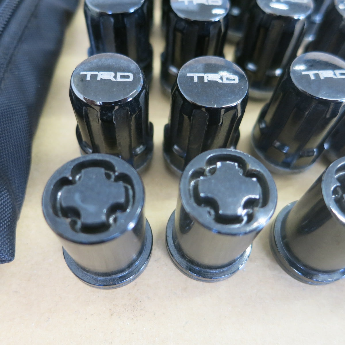 [送料無料] セット◆TRD ロック ナット 20個 ホイール ロック キー 2点 型式 不明◆