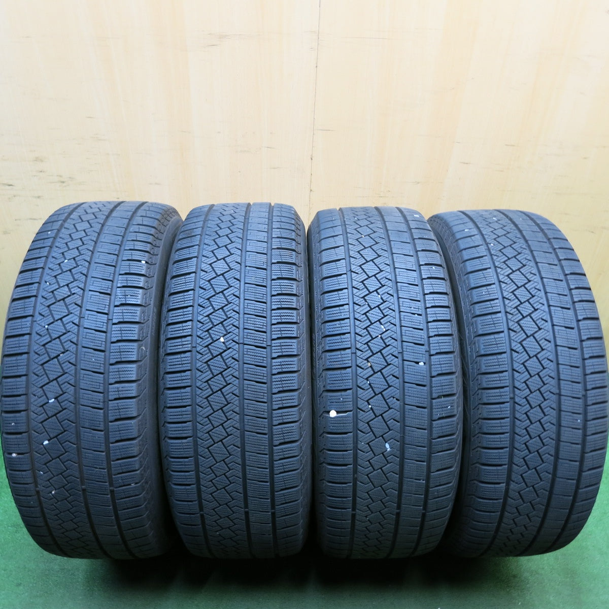 バリ溝！22年！キレイ！9分★ボルボ 等 EURO AFG 235/55R18 スタッドレス ピレリ アイスゼロ アシンメトリコ 18インチ PCD108/5H★5051204AKス