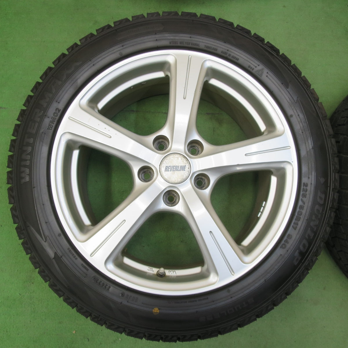 タイヤほぼ未使用！22年★スタッドレス 225/50R17 ダンロップ ウインターマックス WM02 REVERLINE リバーライン 17インチ PCD114.3/5H★5042804イス