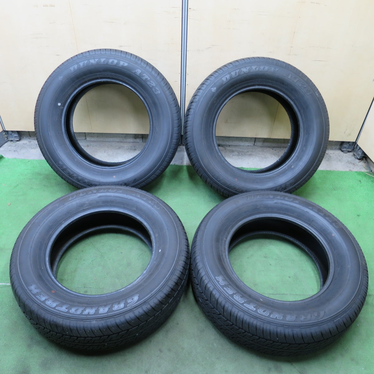 バリ溝！23年！9.5分★265/65R18 ダンロップ AT23 グラントレック タイヤ 18インチ ランクル 250 300 レクサス GX LX 等★6021801NGノタ