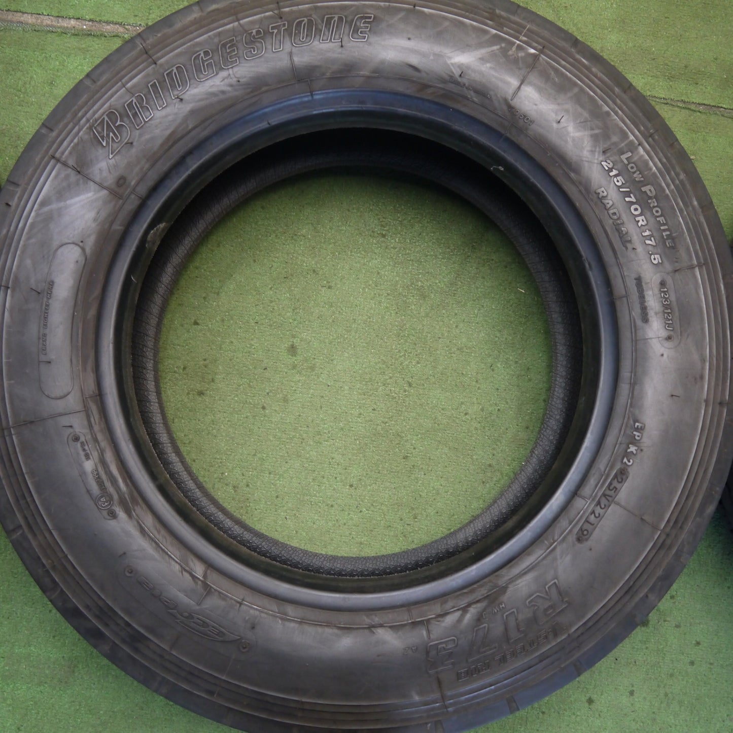 バリ溝！9分！6本★トラック タイヤ 215/70R17.5 123/121J ブリヂストン R173 17.5インチ★6060209Hノ