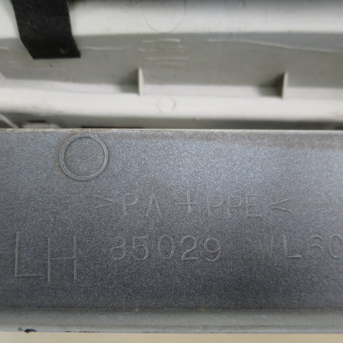 ♪日産 E51 エルグランド 純正 テールライト ICHIKOH D005 左 側 のみ 助手席側 フィニッシャー パネル カバー 85029 WL600 テールランプ 照明 カー パーツ♪