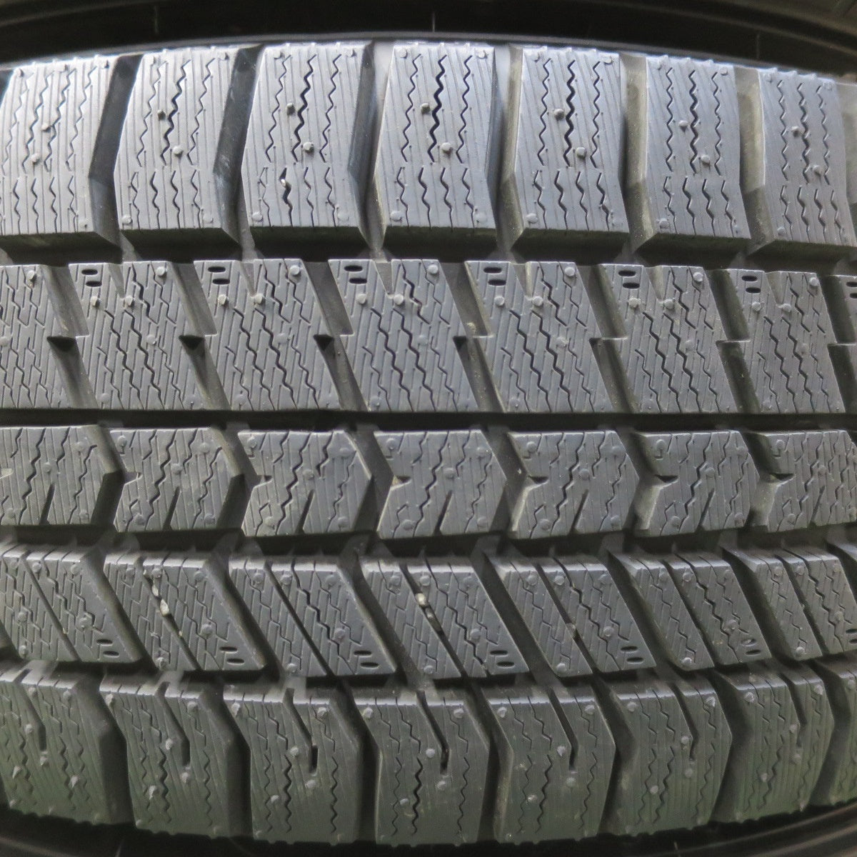 バリ溝！24年！キレイ！ほぼ10分★スタッドレス 195/65R15 グッドイヤー アイスナビ8 VELVA IGOR ヴェルヴァ イゴール 15インチ PCD114.3/5H★5111407イス