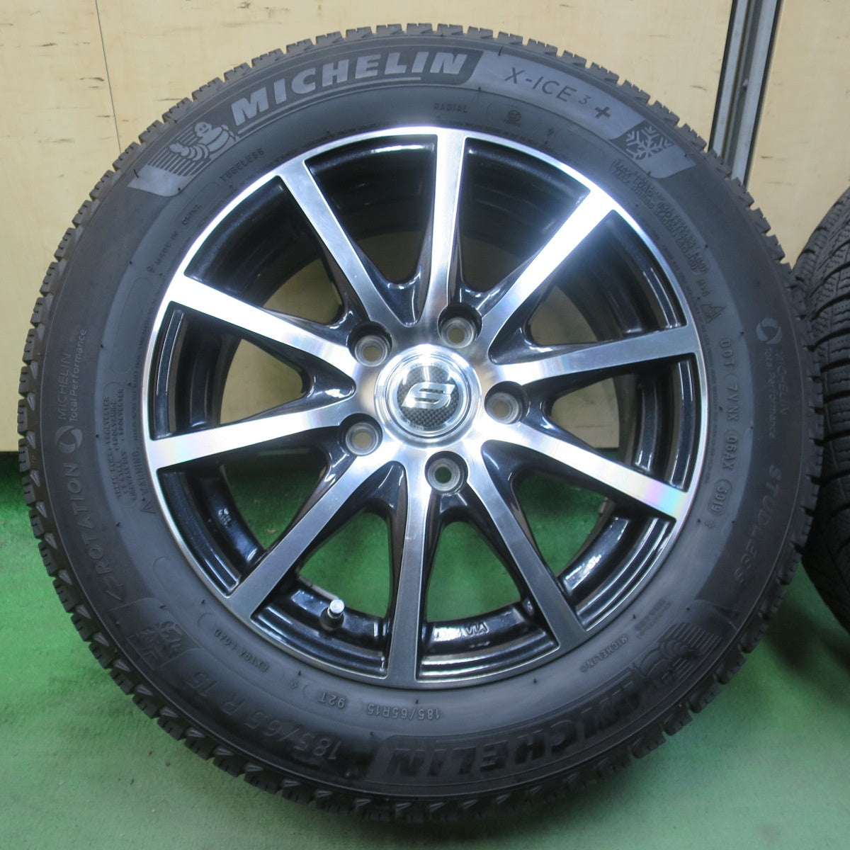 バリ溝！キレイ！8.5分★スタッドレス 185/65R15 ミシュラン X-ICE3+ STRANGER ストレンジャー 15インチ PCD114.3/5H★6032503イス