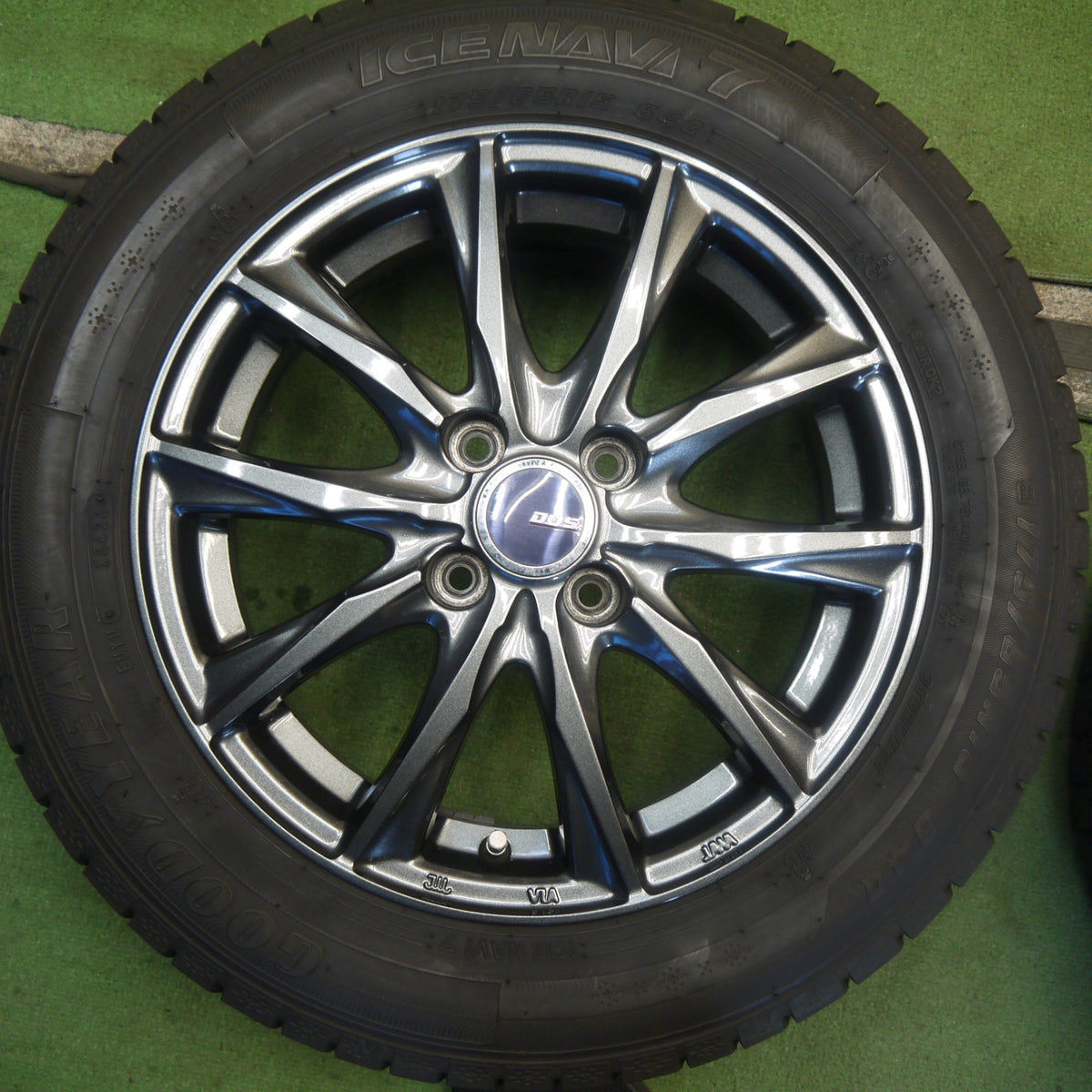 バリ溝！22年！キレイ！9.5分◎スタッドレス 175/65R15 グッドイヤー アイスナビ7 D.O.S. DOS 15インチ PCD100/4H◎6081901Hス