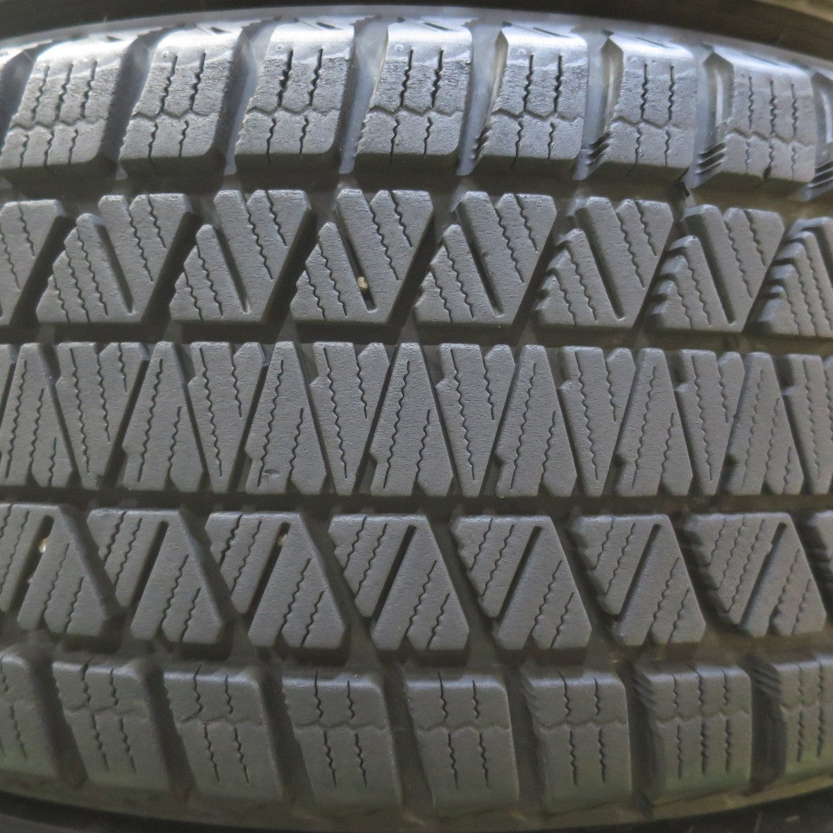 バリ溝！23年！キレイ！9.5分◎スタッドレス 225/55R18 ブリヂストン ブリザック DM-V3 BALMINUM BR10 バルミナ 18インチ PCD114.3/5H◎6082902イス