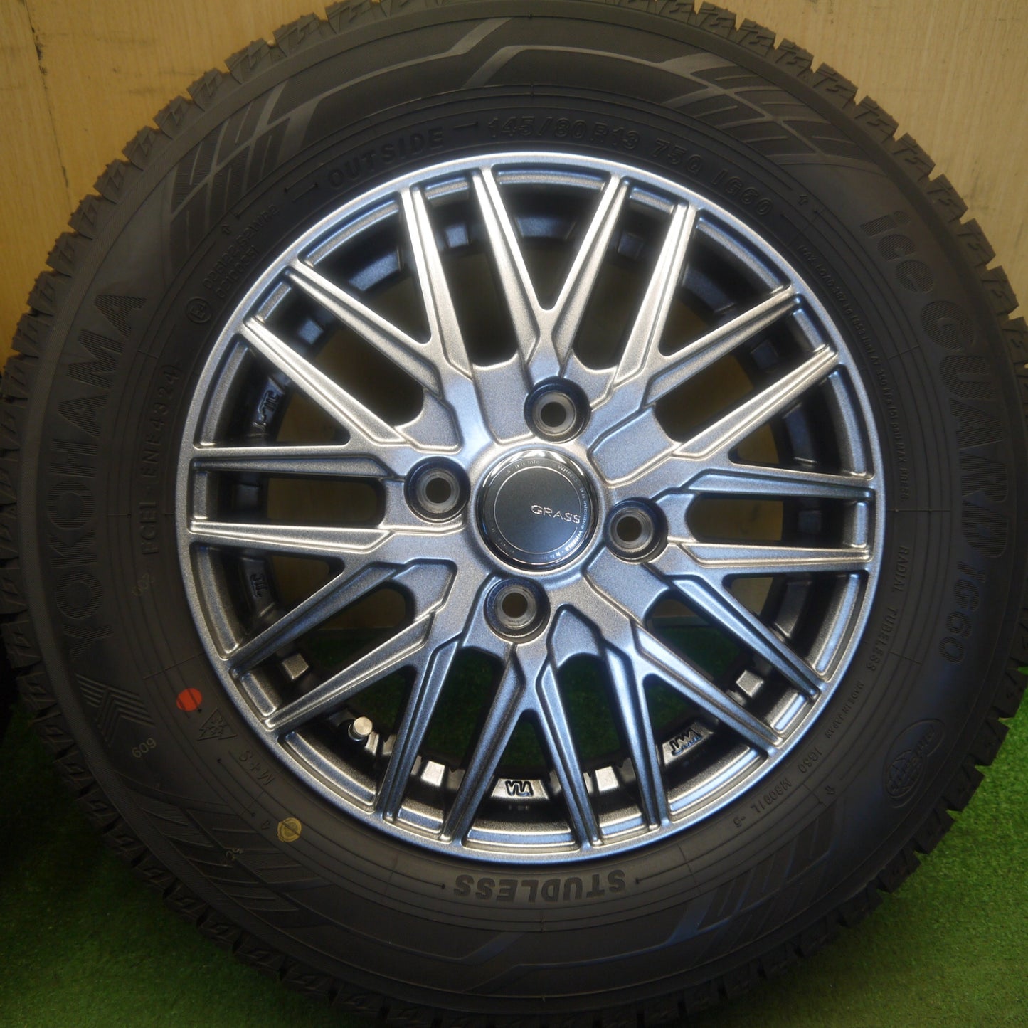 バリ溝！24年！キレイ！ほぼ10分★スタッドレス 145/80R13 ヨコハマ アイスガード iG60 GRASS グラス 13インチ PCD100/4H★6052903Hス