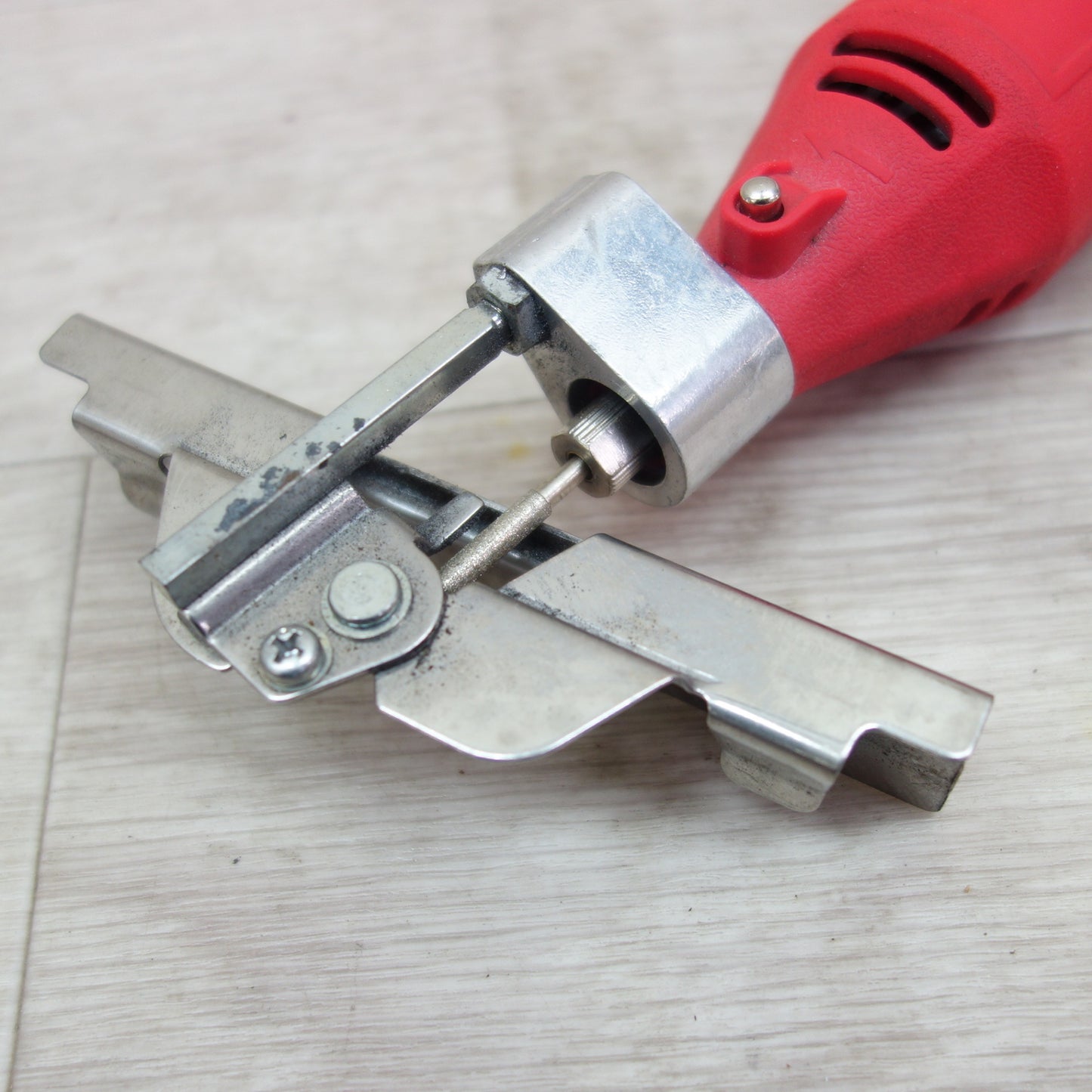 [送料無料] ☆ニシガキ工業 刃研ぎ名人 チェンソー 目立て機 N-821 100V 研削 研磨 電動 工具☆