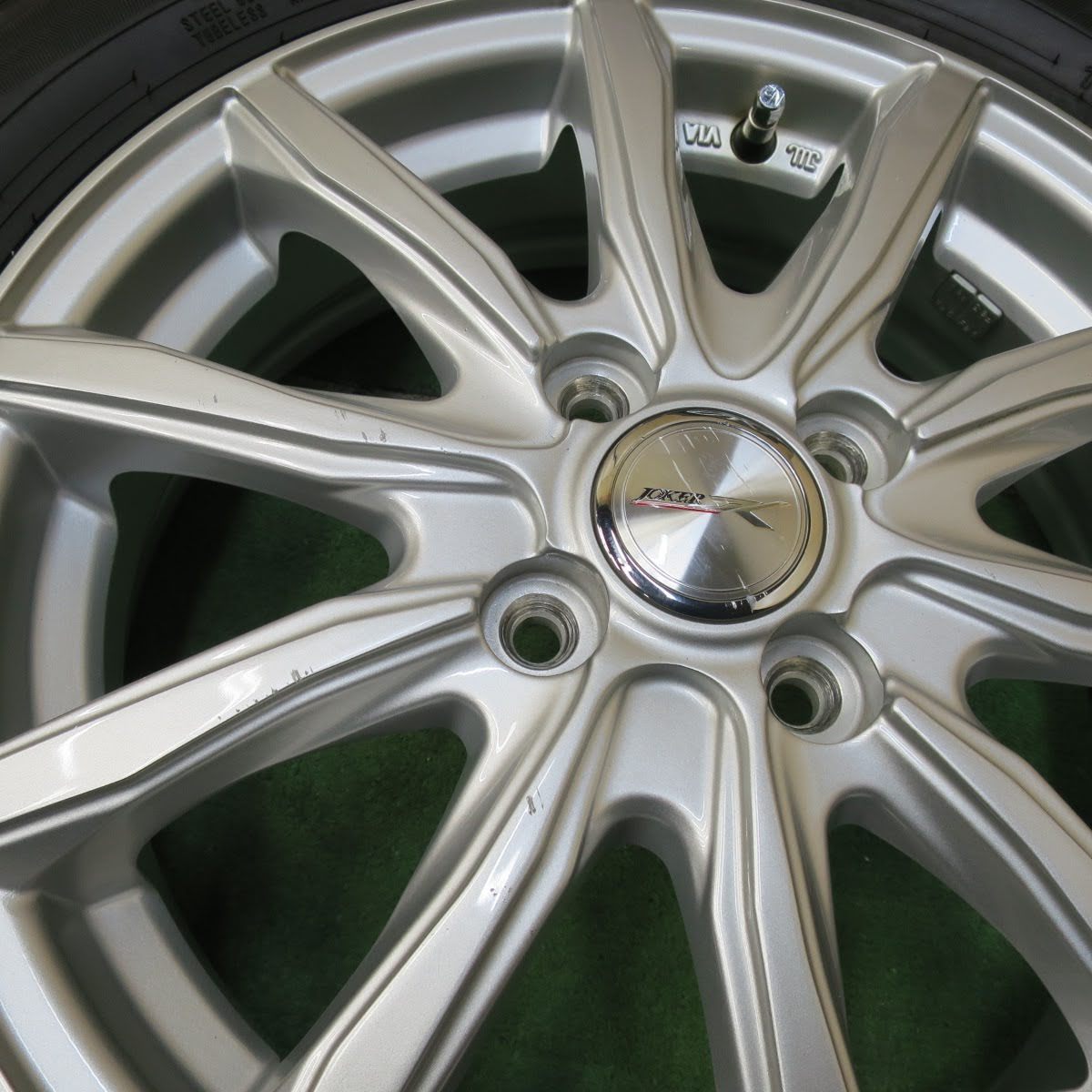 [送料無料] バリ溝！9分★スタッドレス 165/65R15 ダンロップ ウインターマックスWM01 JOKER ソリオ ハスラー等 PCD100/4H★4120702イス