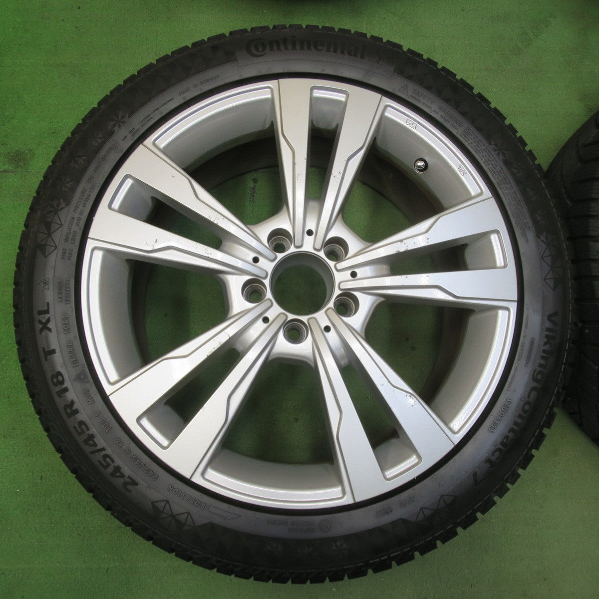 バリ溝！23年！キレイ！9.5分以上★ベンツ 等 EURO FORSCH H793 245/45R18 スタッドレス コンチネンタル バイキングコンタクト7 ユーロフォルシュ 18インチ PCD112/5H★5101701イス