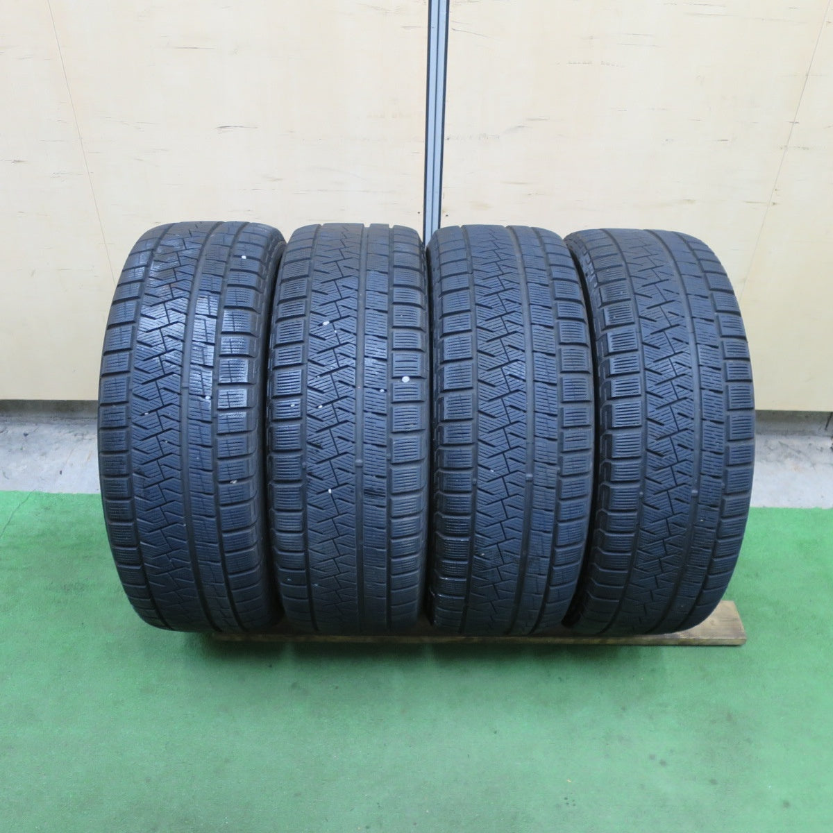 バリ溝！キレイ！8.5分★ベンツ W177 Aクラス 純正 225/45R18 スタッドレス ピレリ アイスアシンメトリコ プラス 18インチ PCD112/5H★6040603TTス