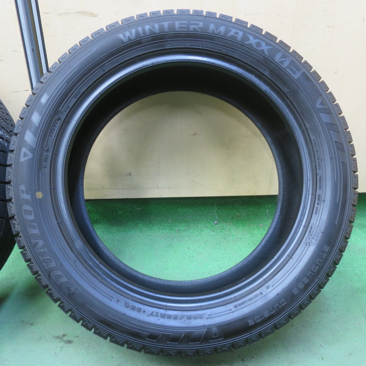 バリ溝！23年！9.5分以上★スタッドレス 205/55R17 ダンロップ ウインターマックス 03 WM03 タイヤ 17インチ キックス ノア ヴォクシー 等★6072809イスタ