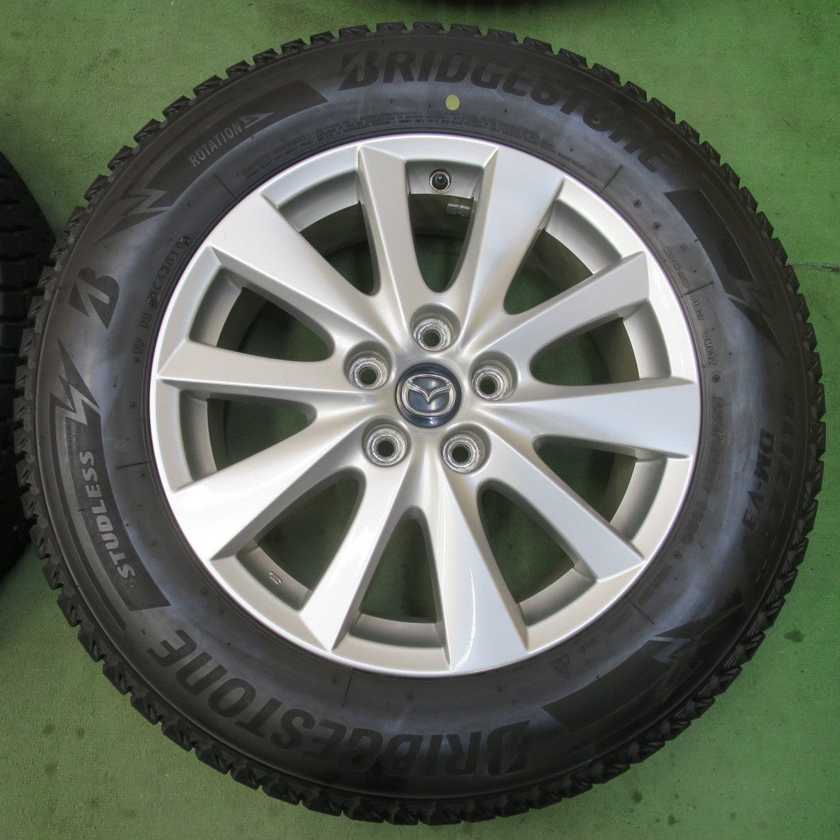 バリ溝！キレイ！9.5分★マツダ CX-5 純正 225/65R17 スタッドレス ブリヂストン ブリザック DM-V3 CX5 17インチ PCD114.3/5H★6021703イス