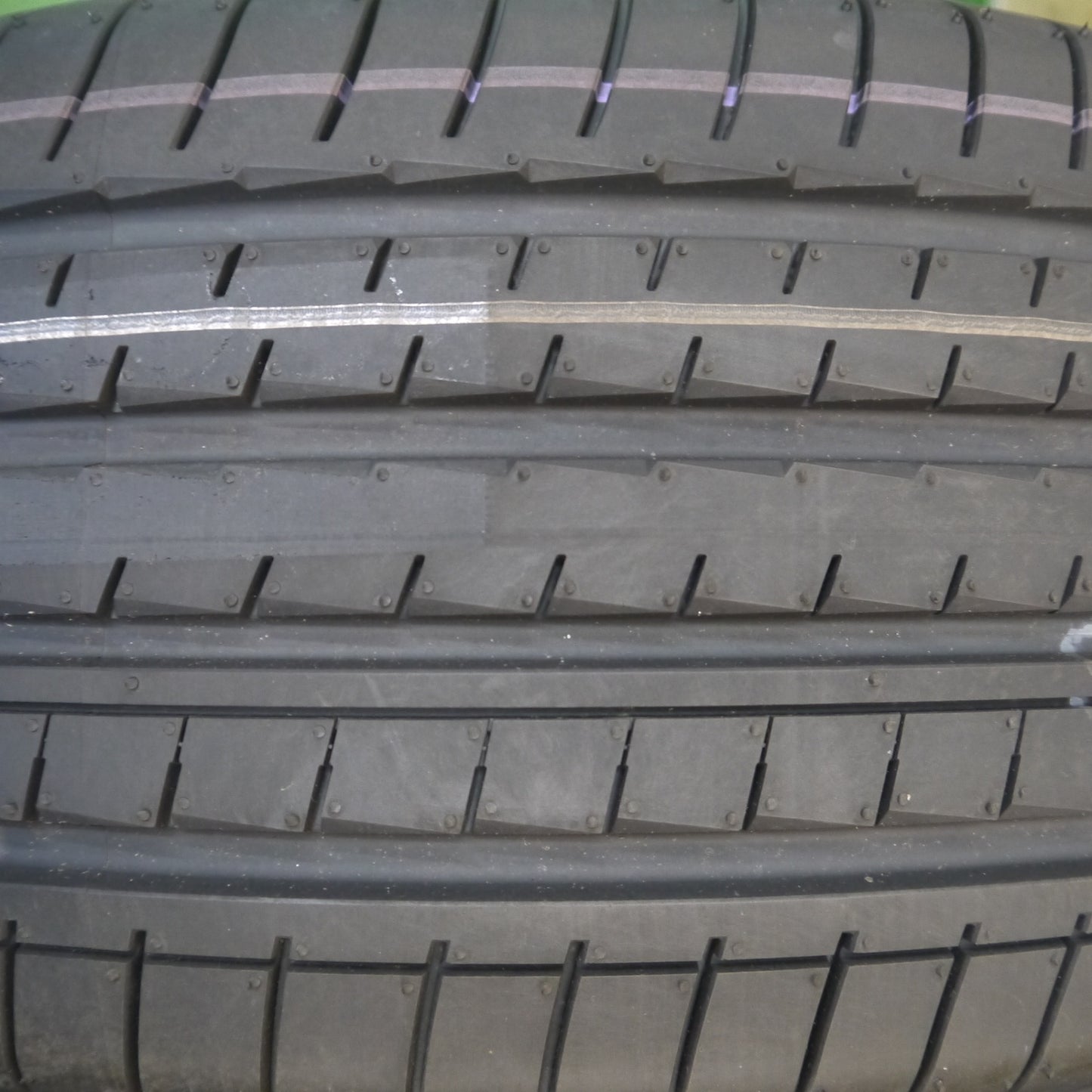 新車外し！26年★235/60R18 ヨコハマ アドバン V61 E+ タイヤ 18インチ bZ4X レクサス NX RX ハリアー RAV4 等★6070509Hノタ