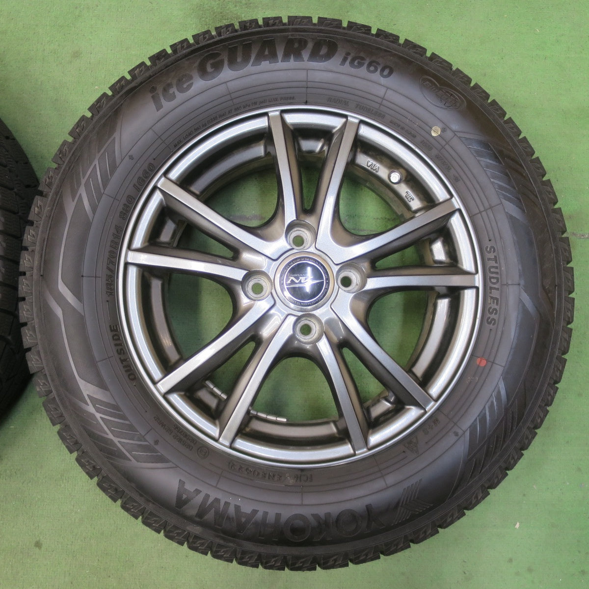 バリ溝！22年！9.5分以上★スタッドレス 185/70R14 ヨコハマ アイスガード iG60 NIRVANA NV ニルバーナ ニルヴァーナ 14インチ PCD100/4H★6022815イス