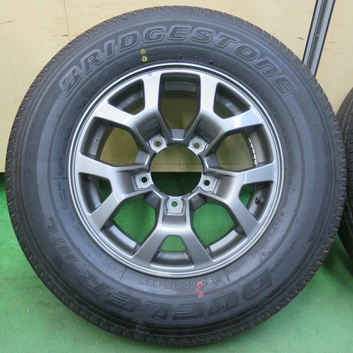 [送料無料] 新車外し！24年★スズキ JB74W ジムニーシエラ 純正 195/80R15 ブリヂストン デューラー H/L 852 15インチ PCD139.7/5H★5032004イノ