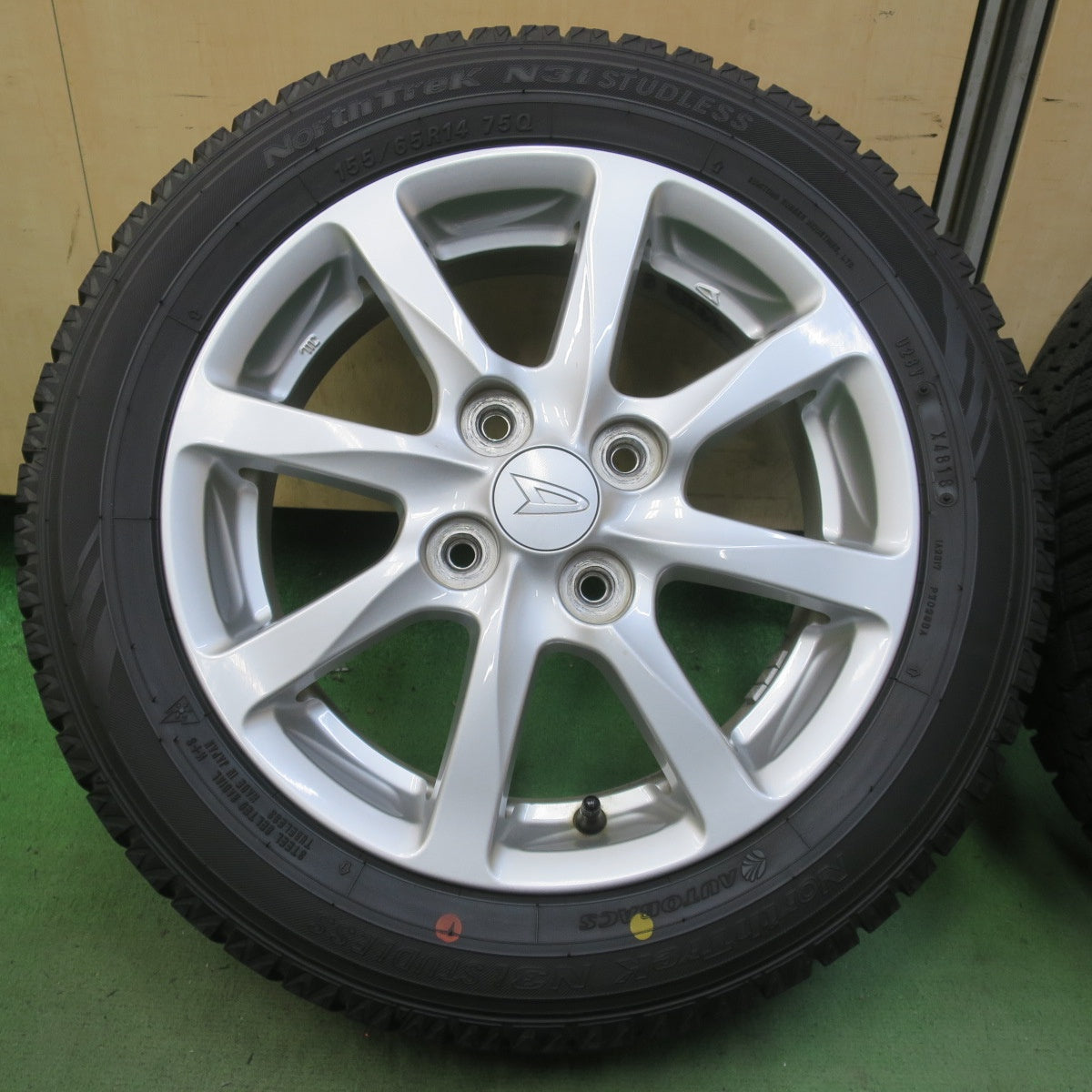 バリ溝！9.5分◎ダイハツ タント ムーヴ 等 純正 155/65R14 スタッドレス オートバックス ノーストレック N3i 14インチ PCD100/4H◎6102010イス