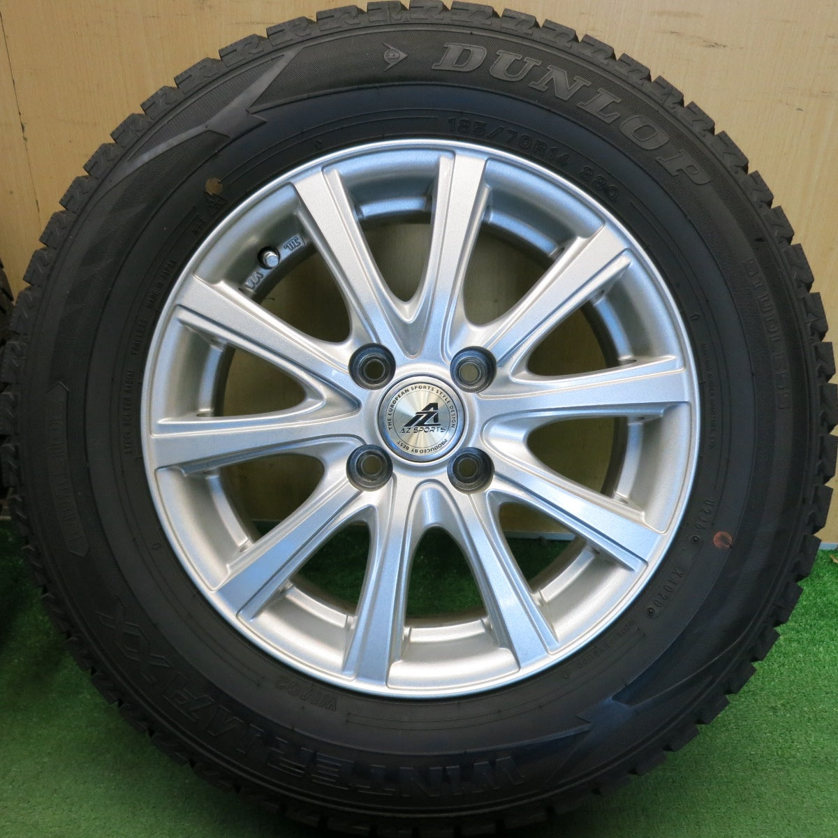 バリ溝！キレイ！9.5分◎スタッドレス 185/70R14 ダンロップ ウインターマックス WM02 AZ SPORTS AZスポーツ 14インチ PCD100/4H◎6080204HAス
