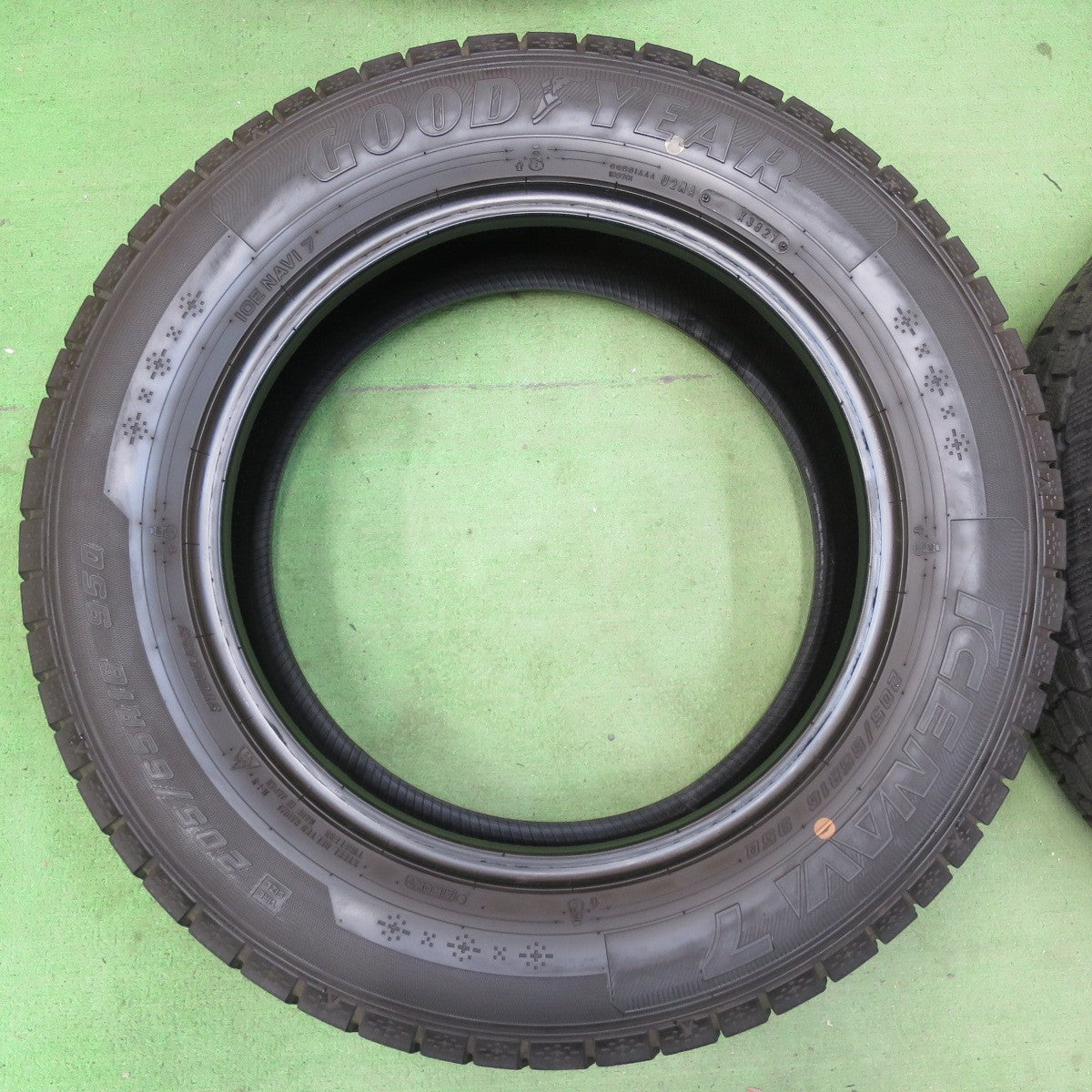 バリ溝！21年！9.5分★スタッドレス 205/65R16 グッドイヤー アイスナビ7 タイヤ 16インチ ヤリスクロス ヴェゼル オデッセイ 等★5051713イスタ