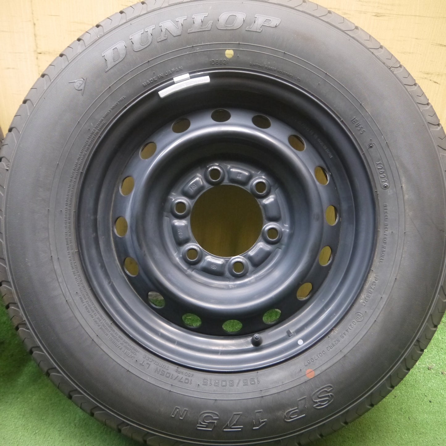 *送料無料* 新車外し！22年★トヨタ ハイエース 純正 スチール 195/80R15 107/105N ダンロップ SP175N 15インチ PCD139.7/6H★4052801Hノ
